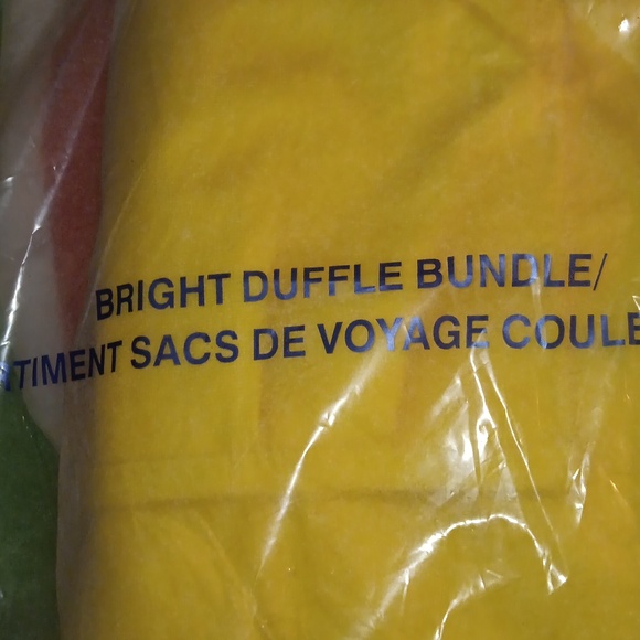 Avon Set of 4 assorted colors and sizes totes. - Picture 1 of 3